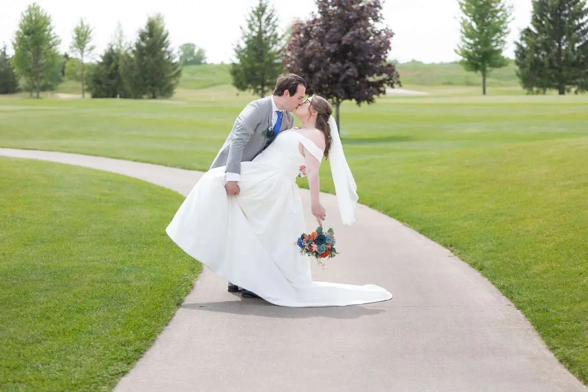 Holland MI, Macatawa Golf Club, couple dip kiss